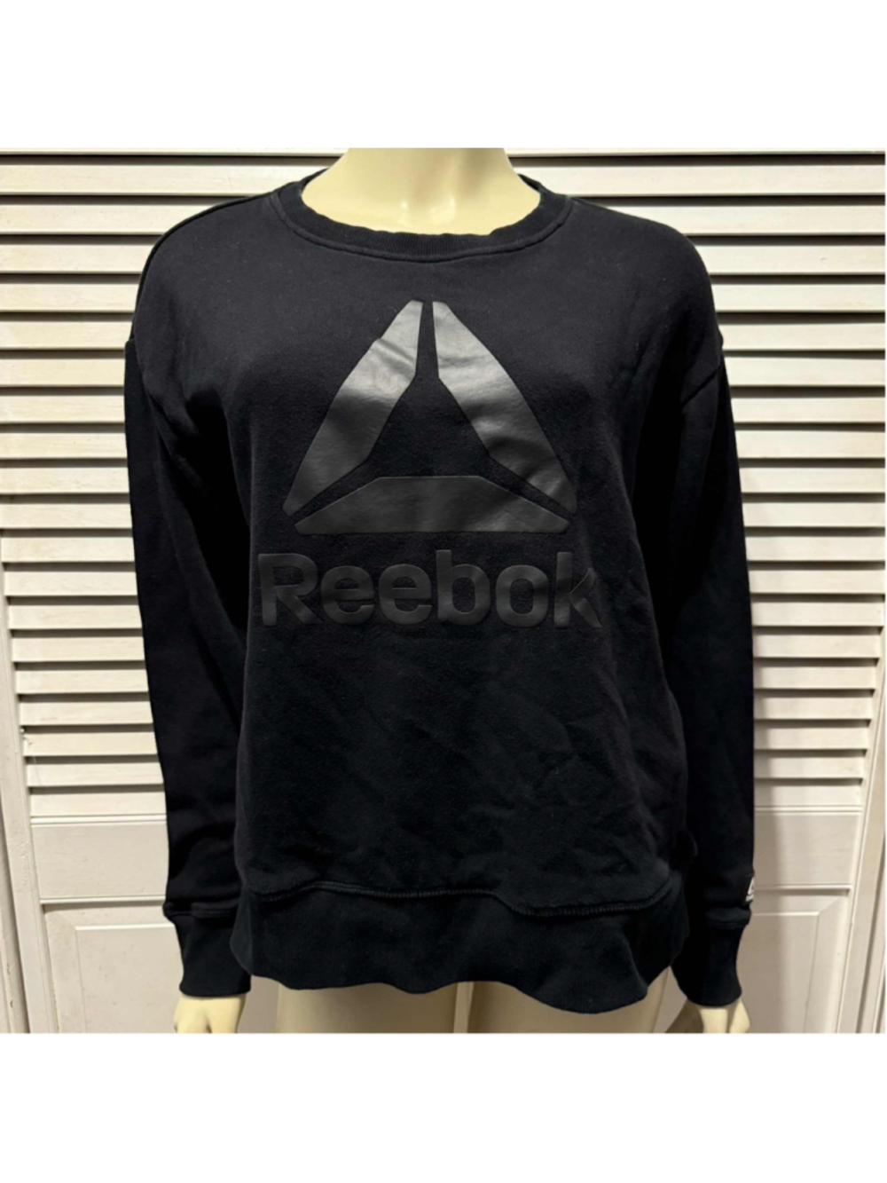Women's Reebok Sweatshirt Medium Black
